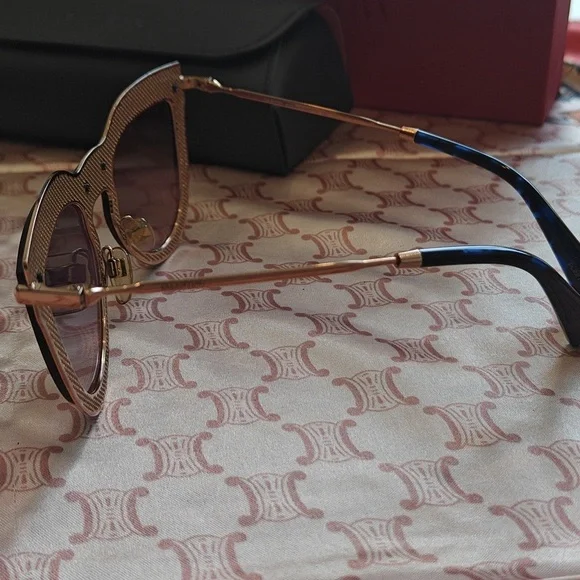 Valentino Textured Cat-Eye Sunglasses with Case display picture 1